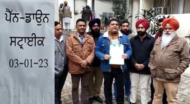 पंजाबः आप विधायक के खिलाफ डीसी दफ्तर के कर्मचारी एसाेसिएशन ने खोला मोर्चा, देखें वीडियो