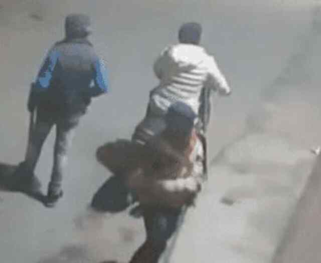 जालंधरः आप नेता की दुकान से सामान लेकर फरार चोर, देखें CCTV