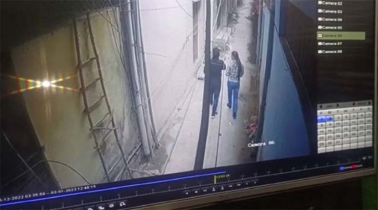 आदर्श नगर में लड़के ने लड़की पर चाकू से किया ताबड़तोड़ हमला, देखें CCTV