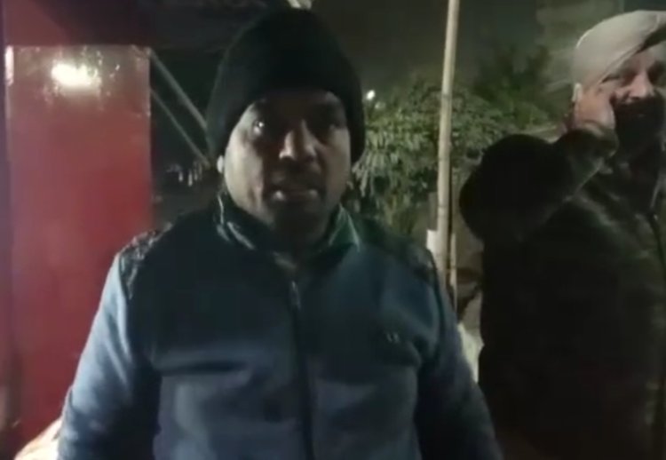 जालंधर: पान सिगरेट की दुकान के बाहर गोलियां चला लुटेरे हुए फरार, देखें वीडियो