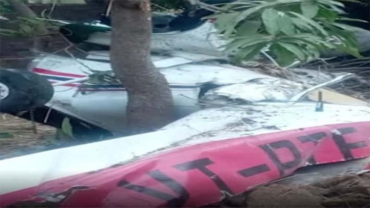 मंदिर के गुंबद से टकराकर ट्रेनी प्लेन के साथ हुआ भयानक हादसा, देखें वीडियो