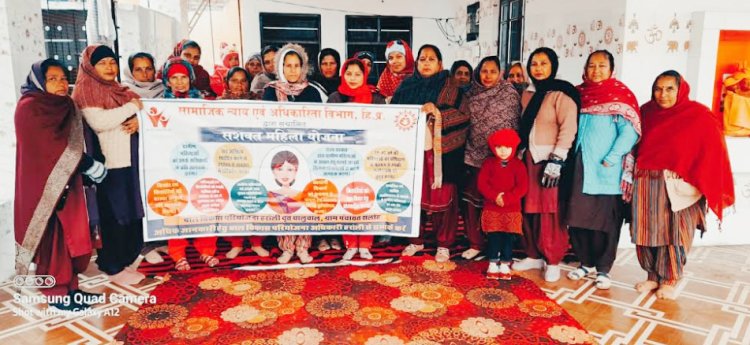 सलोह आंगनबाड़ी में महिलाओं को बताए अधिकार, लगा जागरुकता शिवर 