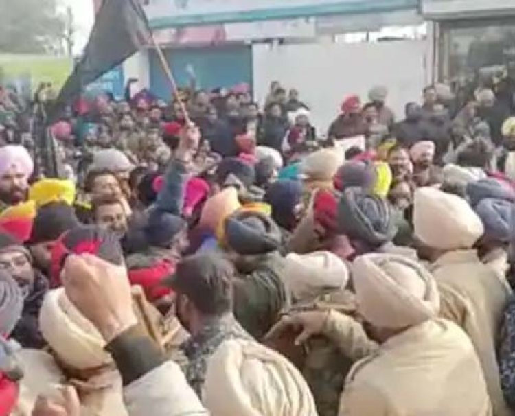 पंजाबः पुलिस और प्रदर्शनकारियों के बीच हुई झड़प