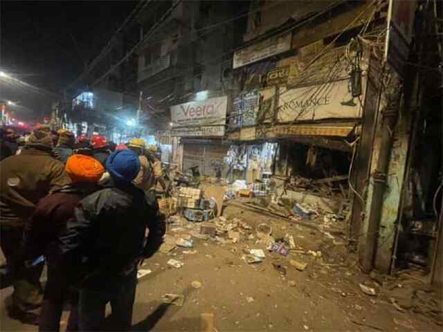 सदर बाजार में दुकान में धमाका होने से मचा हड़कंप