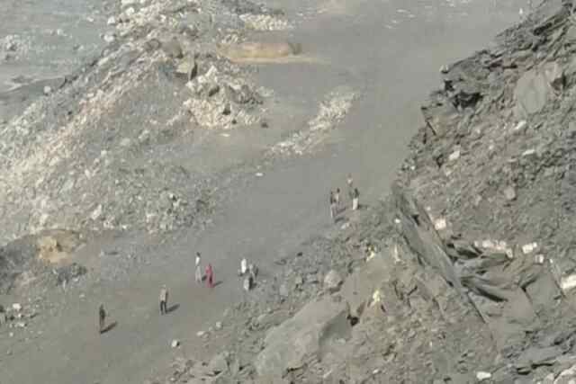 बड़ा हादसाः अवैध कोयला खदान धंसने से 25 मजदूरों के फंसे होने की आशंका