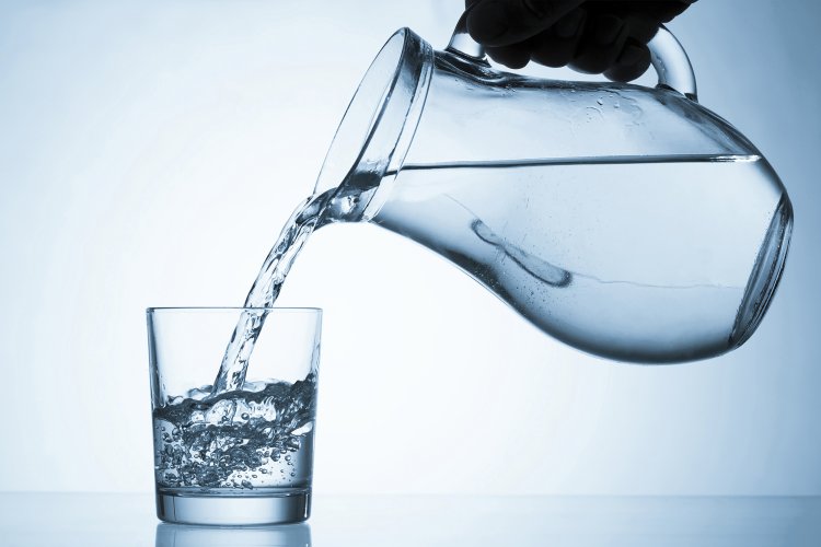 कम पानी पीने वाले सावधान, हो सकते हैं ये नुकसान