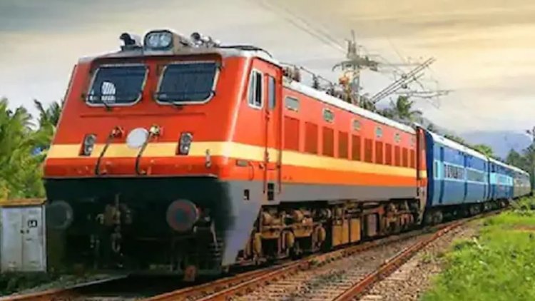 रेल यात्रियों को बड़ा झटका! इन ट्रेनों से हटाए गए जनरल डिब्बे
