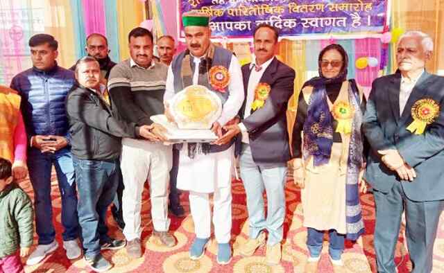 विद्यार्थी लक्ष्य निर्धारित करके उसी पर ध्यान केंद्रित कर आगे बढे़ – देवेंद्र भुट्टो