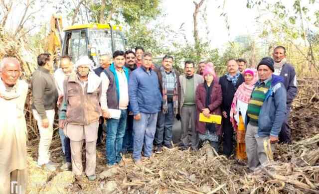 प्रशासन ने छुड़वाया अवैध कब्जा,चला पीला पंजा गाँव वासियों को मिली राहत