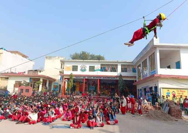 एनडीआरएफ की टीम ने बददी मे स्कूली बच्चों और अध्यापकों को बताए आपदा से बचने के उपाए
