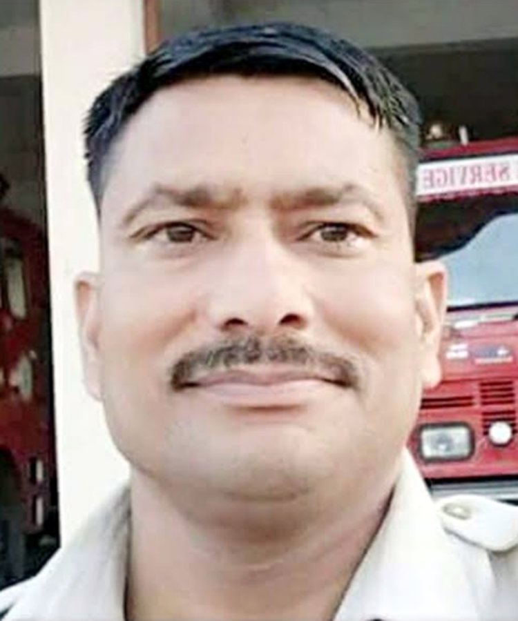 प्रदेश सरकार  फायर ब्रिगेड कर्मियों  की वेतन विसंगति का मसला हल करे 