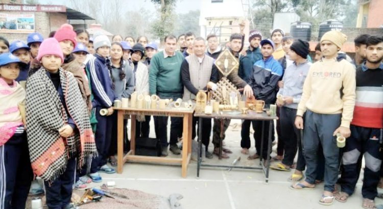बंगाणा स्कूल में एनएसएस स्वयंसेवियों ने बनाये बैम्बू के उपकरण:प्रभारी विबेक शर्मा ने दी शाबाशी