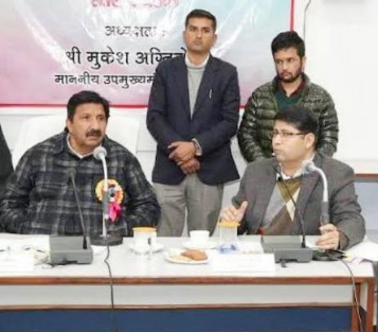 उप-मुख्यमंत्री ने जिला ऊना के विकास कार्यों को लेकर वरिष्ठ अधिकारियों के साथ की बैठक