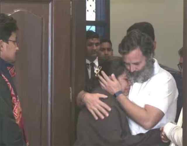 जदयू के पूर्व अध्यक्ष शरद यादव का निधन, श्रद्धांजलि देने पहुंचे राहुल गांधी, देखें वीडियो