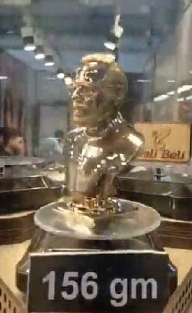 156 ग्राम सोने से बनाई गई PM Modi की मूर्ति, देखें वीडियो