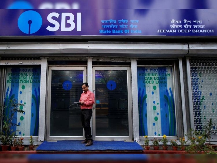 SBI के करोड़ों ग्राहकों को बैंक ने दिया झटका…