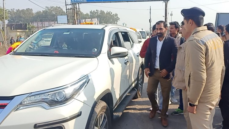 युवा इंटक के सदस्यों ने बददी में किया विक्रमादित्य का स्वागत 