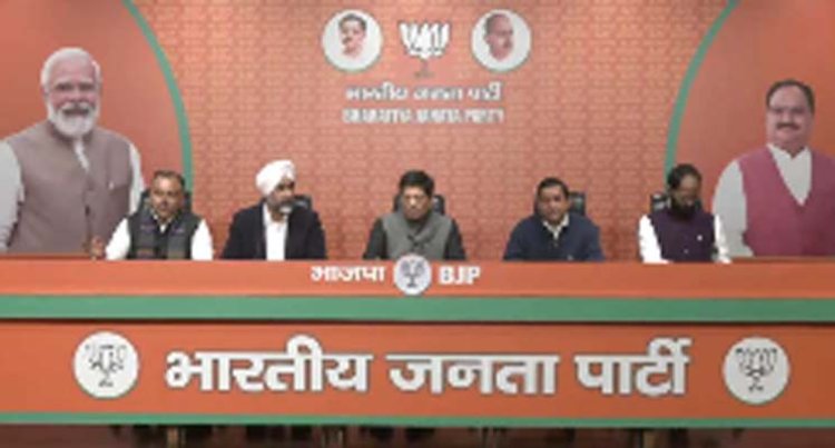 पंजाबः बीजेपी में शामिल हुए मनप्रीत बादल, देखें लाइव