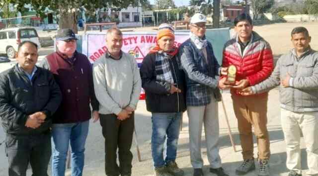 मंदली स्कूल में एक दिवसीय सड़क सुरक्षा जागरूकता कार्यक्रम आयोजित