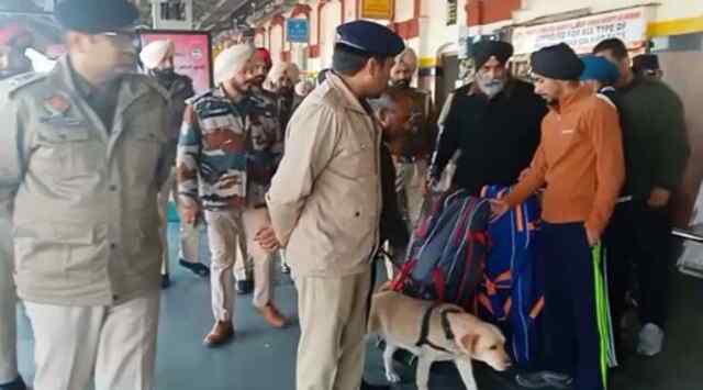 जालंधरः इन जगहों पर पुलिस ने की नाकेबंदी, जायजा लेने पहुंचे पुलिस कमिशनर S Boopathi, देखें वीडियो