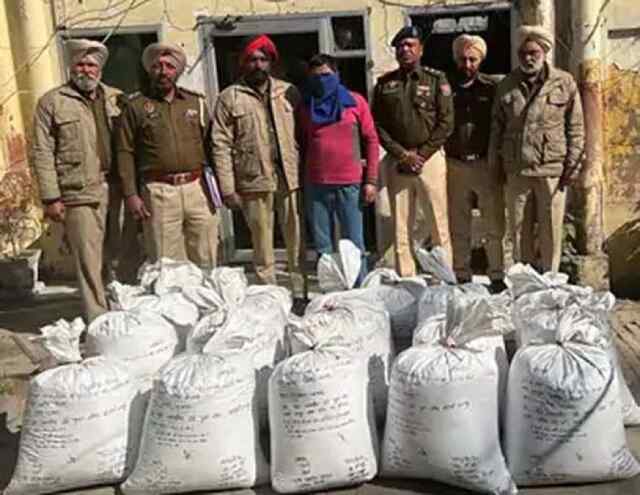 जालंधरः सेब की पेटियों के नीचे छुपाकर ला रहे 3 क्विंटल चूरा पोस्त सहित ड्राइवर गिरफ्तार