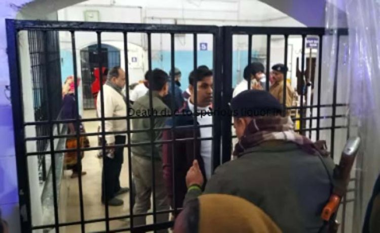 जहरीली शराब से कई लोगों की मौत, 12 गिरफ्तार