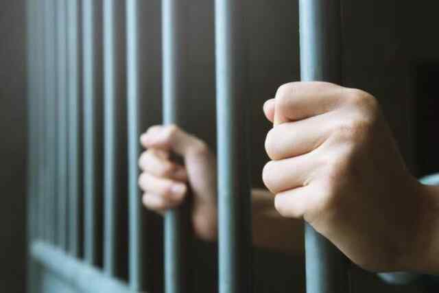जिस पत्नी की हत्या के आरोप में काटी जेल, 12 साल बाद प्रेमी संग मिली ज़िंदा