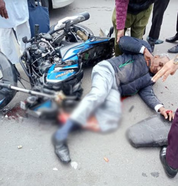 ट्रक की चपेट में आने से बाइक सवार व्यक्ति की मौत