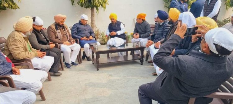 पंजाबः केंद्रिय मंत्री सहित कई भाजपा नेताओं ने अकाल तख्त के जत्थेदार से की मुलाकात, देखें तस्वीरें