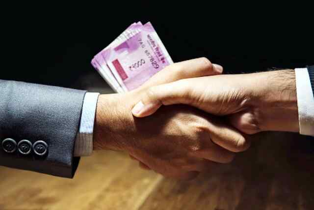153 सरकारी कर्मचारियों के खिलाफ हुए केस दर्ज