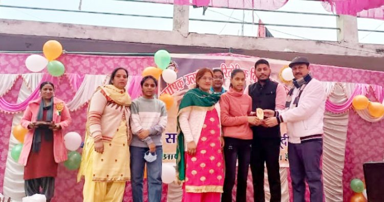सुनो गौर से दुनिया वालो बुरी नजर न हम पर डालो चाहे जितना जोर लगालो