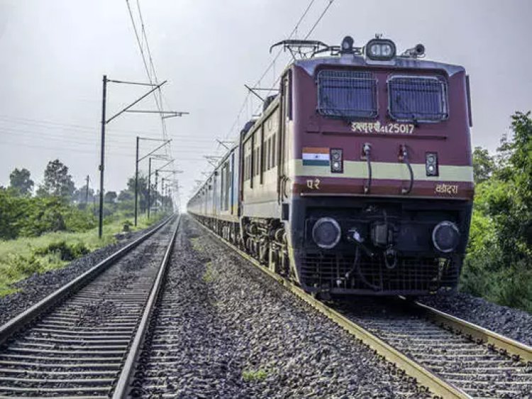 रेलवे ने भारी संख्या में ट्रेनें की रद्द और 41 का बदला समय
