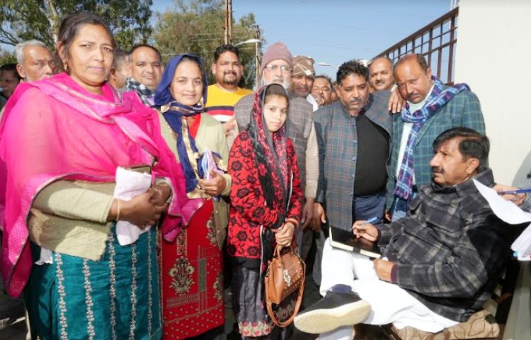 उपमुख्यमंत्री मुकेश अग्निहोत्री ने घालूवाल में सुनी जनसमस्याएं
