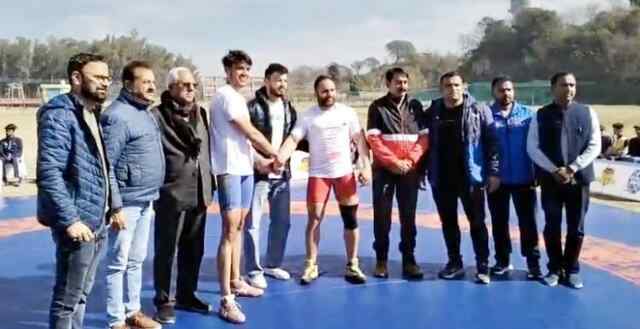 उना में सांसद महा खेल का आयोजन, अंतरराष्ट्रीय खिलाड़ी विशाल भारद्वाज ने किया शुभारंभ 