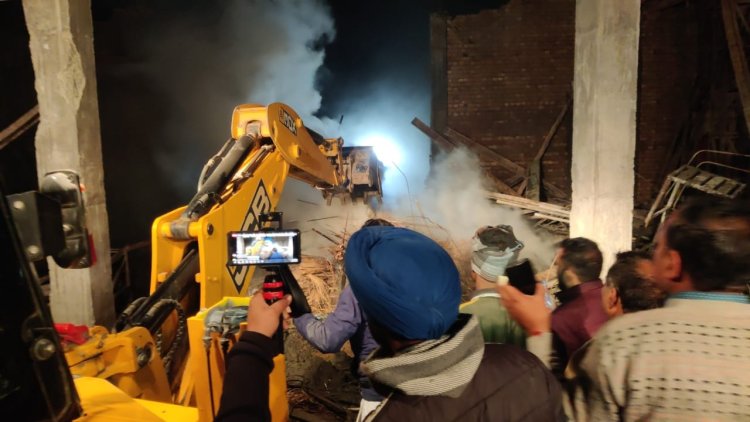 बड़ा हादसा: मंदिर का लेंटर गिरने से कई मजदूर नीचे दबे