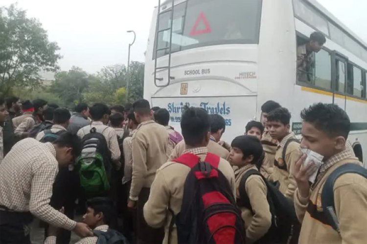 4 स्कूली बसों की टक्कर में कई बच्चे घायल, देखें वीडियो 