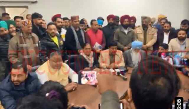 कांग्रेस पार्षद निम्मा सहित कई पार्टियों के नेता आप में हुए शामिल