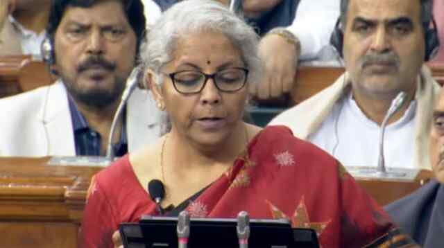 Budget 2023 LIVE: देश में बनेंगे 50 नए एयरपोर्ट, जानें क्या हुआ सस्ता और क्या मंहगा?