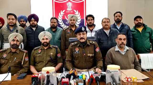 पुलिस और गैंगस्टर में चली ताबड़तोड़ गोलियां, देखें वीडियो