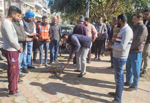 स्टॉर्म वाटर के सुचारू प्रवाह के लिए आरसीसी पाइप का उद्घाटन