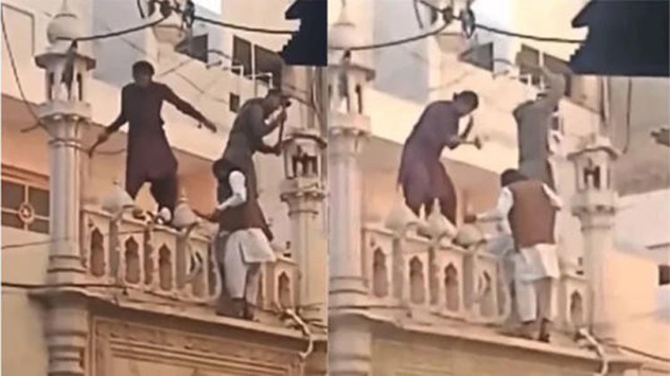 अहमदी मस्जिद पर TLP समर्थकों की भीड़ ने की तोड़फोड़, देखें वीडियो