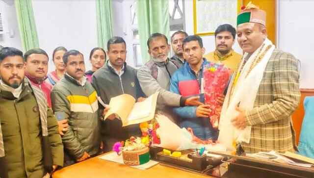 नियमतिकरण की मांग को लेकर पटवार वृत्त पार्ट टाइमर वर्कर्स ने राजस्व मंत्री से की मुलाकात