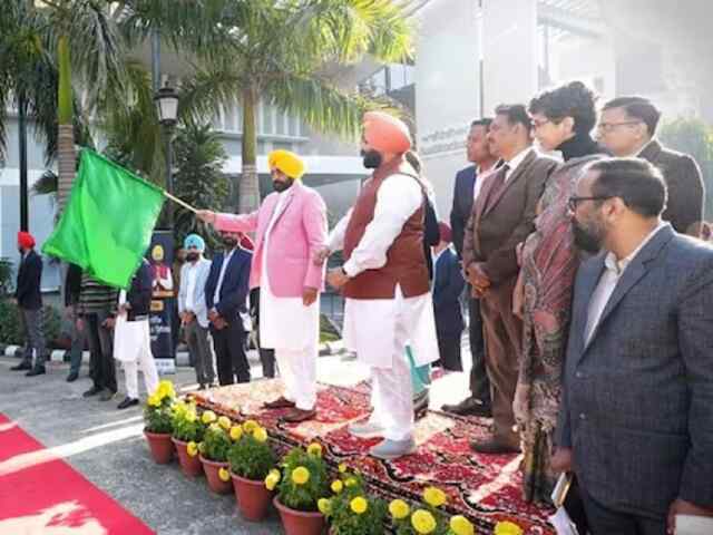36 प्रिंसिपल सिंगापुर के लिए रवाना, CM मान ने दी हरी झंडी, देखें वीडियो