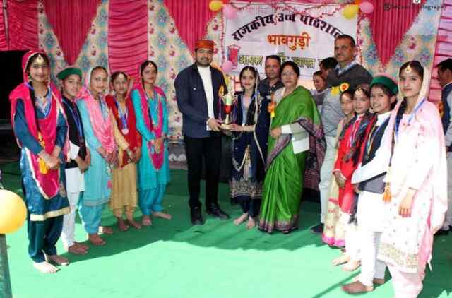 भावगुड़ी स्कूल में धूमधाम से मनाया वार्षिक पारितोषिक वितरण समारोह
