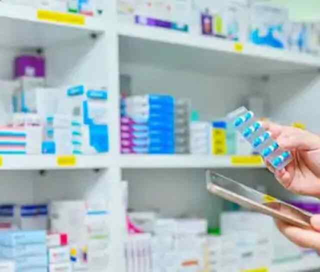 महंगाई का बड़ा झटकाः बुखार, कैंसर और हार्ट सहित 74 दवाइयों के दामों में हुई बढ़ौतरी 
