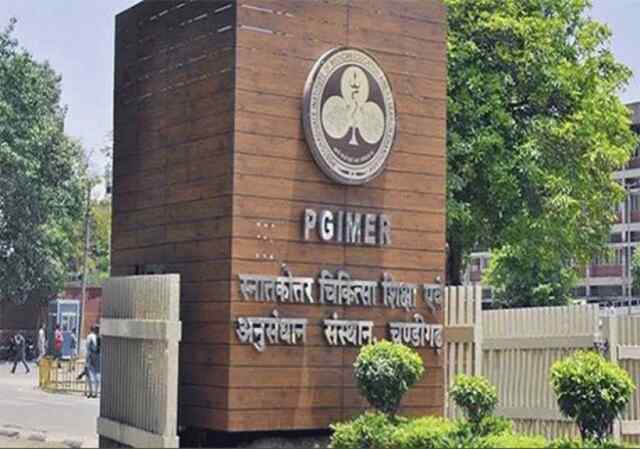 PGI में हुआ बड़ा हादसा! खुदाई कर रहे मजदूरों को करंट लगने से एक की मौत, पसरा मातम