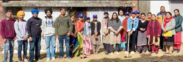 हरोली के एन एस एस स्वयसेवकों ने धार्मिक स्थलों में लगाया झाड़ू