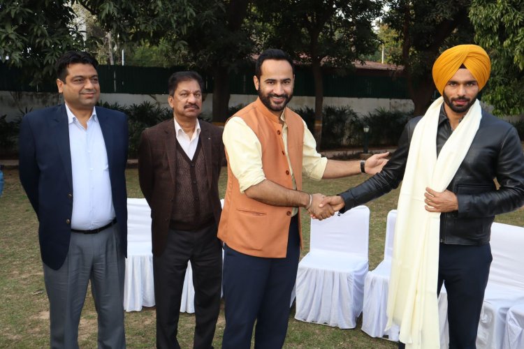खेल मंत्री ने भारतीय हॉकी टीम के खिलाड़ियों को किया सम्मानित, देखें तस्वीरें