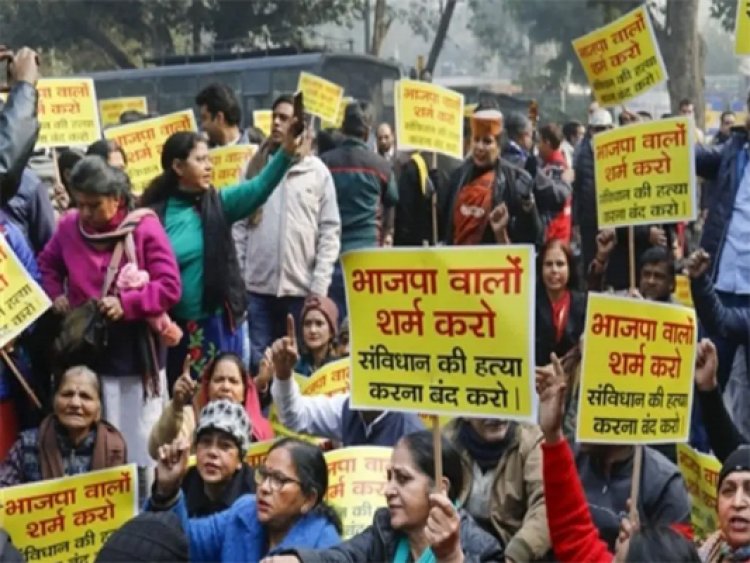 बीजेपी ऑफिस के बाहर आप कार्यकर्ताओं का प्रदर्शन