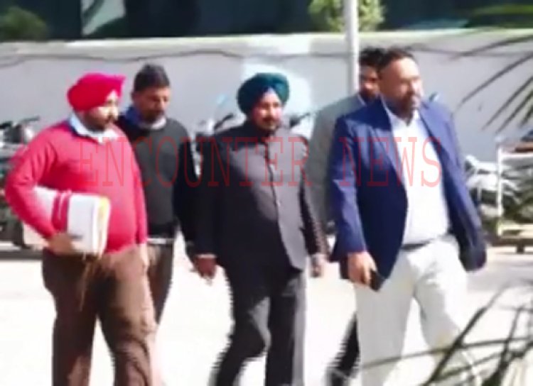 आय से अधिक संपत्ति के मामले में पूर्व मंत्री साधु सिंह धर्मसोत को विजिलेंस ने कोर्ट में किया पेश, देखें वीडियो